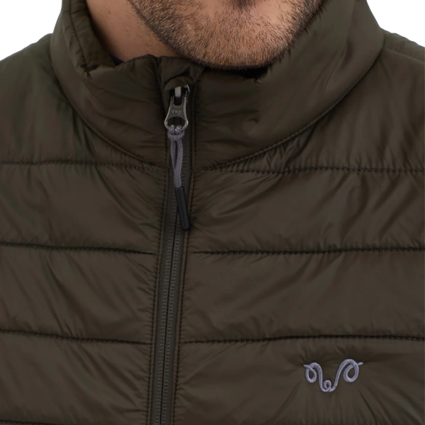 Gruene-Outdoorweste-mit-Woolona-Logo_1664x.progressive.webp