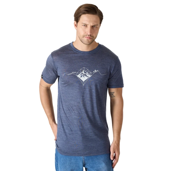 Navy-T-Shirt-mit-Aufdruck-Berg-Lyocell-Merino_980x.progressive.webp